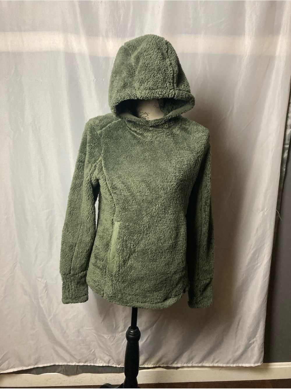 Flylow size XS cozy green felice hoodie excellent condition